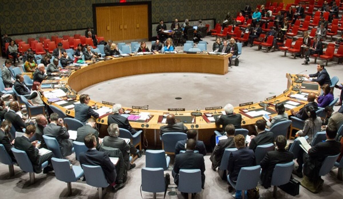 A wide view of the Security Council meeting on the situation in Ukraine.